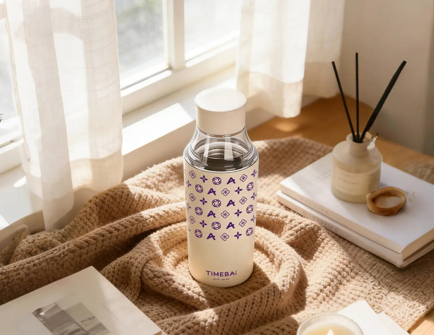Portable 450ml tea tumbler perfect for a morning commute, office desk, or outdoor hiking.
