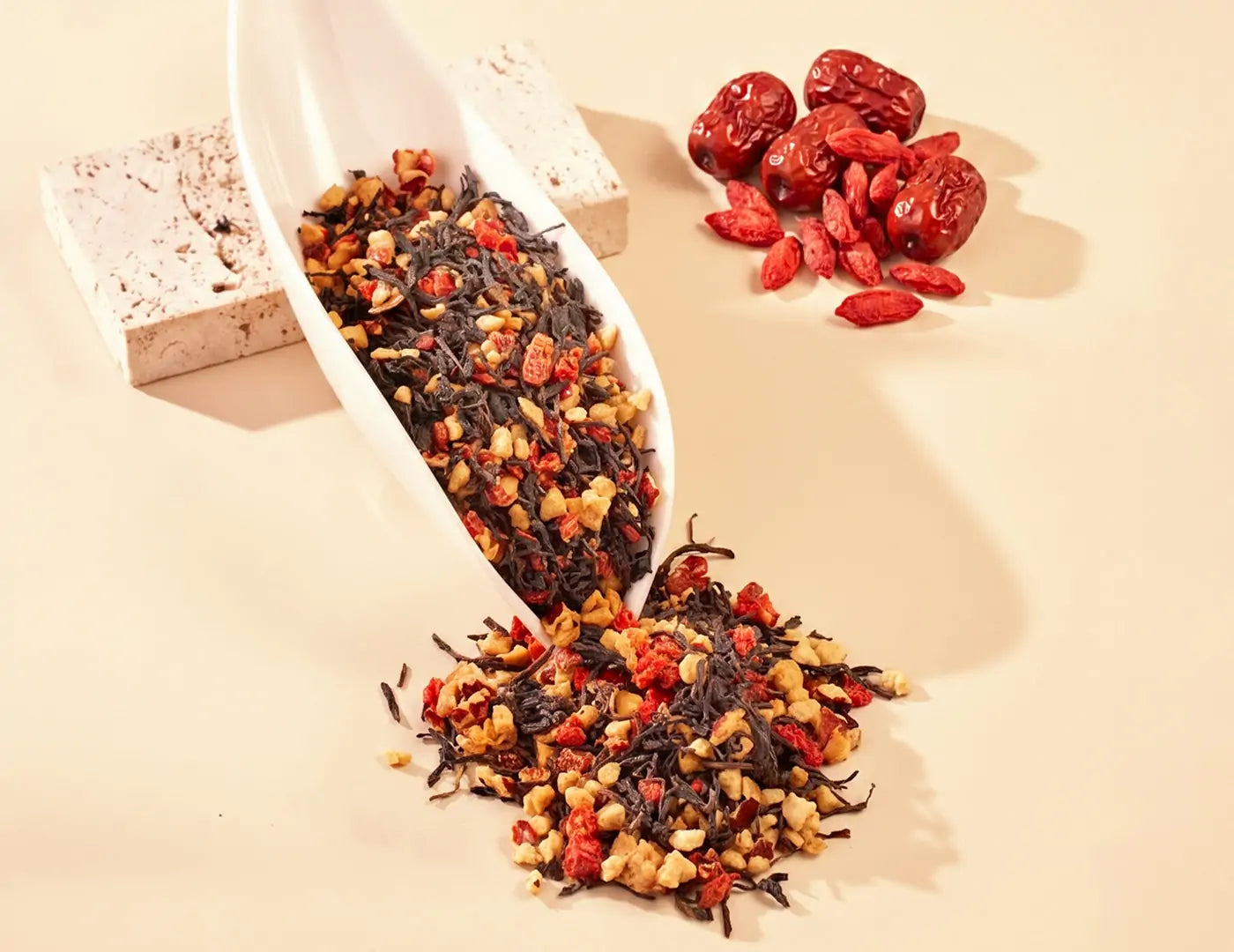Glow dates black tea with goji berries and red dates
