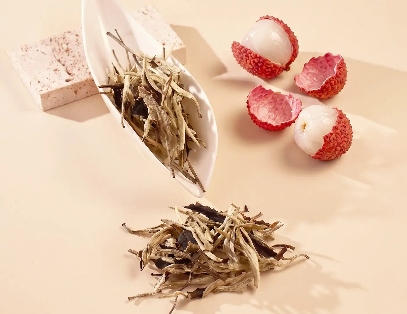 Lychee white tea with ingredients