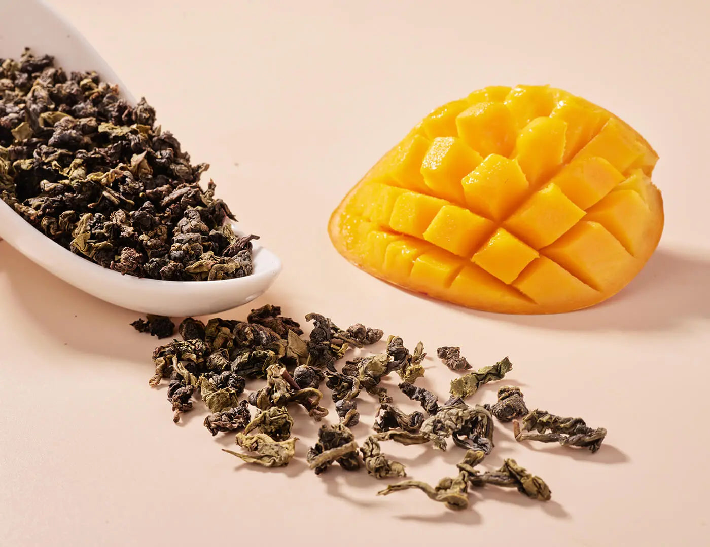 mango-flavored oolong tea crafted from precisely cut premium oolong tea blends.